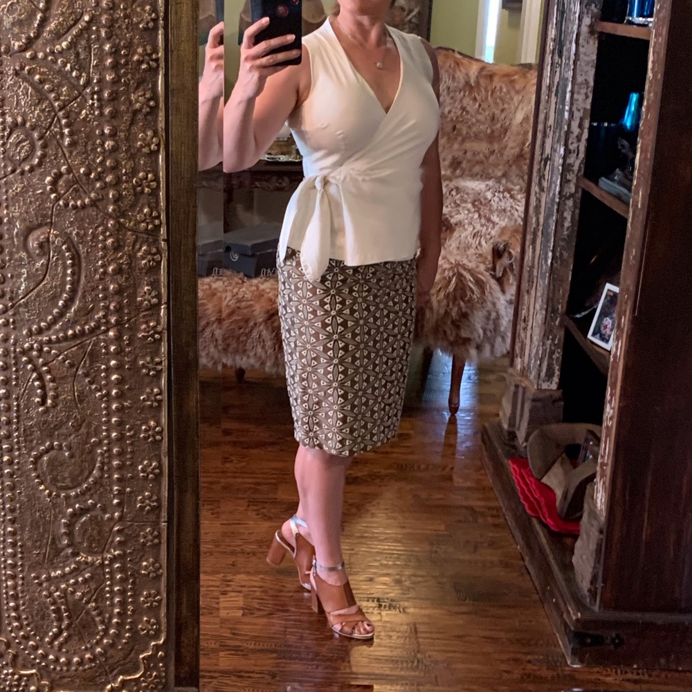 Harold’s Silk Pencil Skirt 6 with Silk Wrap Top M